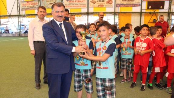 İkinci Eğitim Bölgesi İlkokulları Arası futbol turnuvası yapıldı.   
