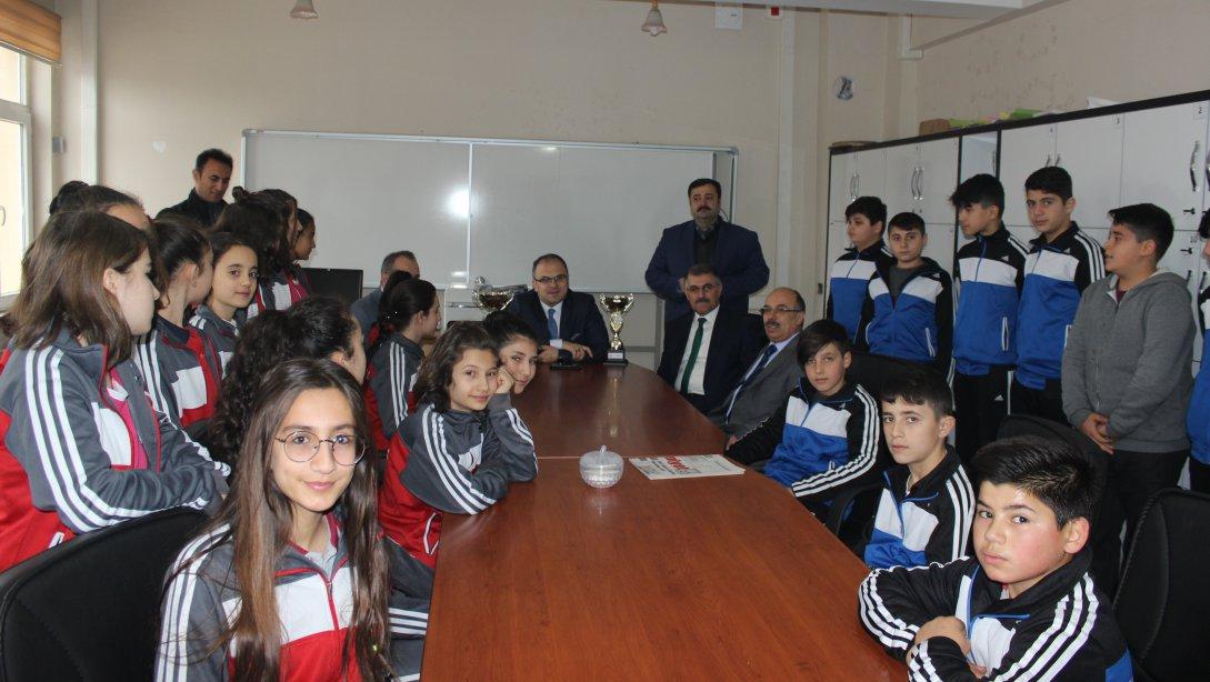 Mehmet Akif Ortaokulu Birinci ve İkinci Olan Hentbol Takımlarına Ziyaret