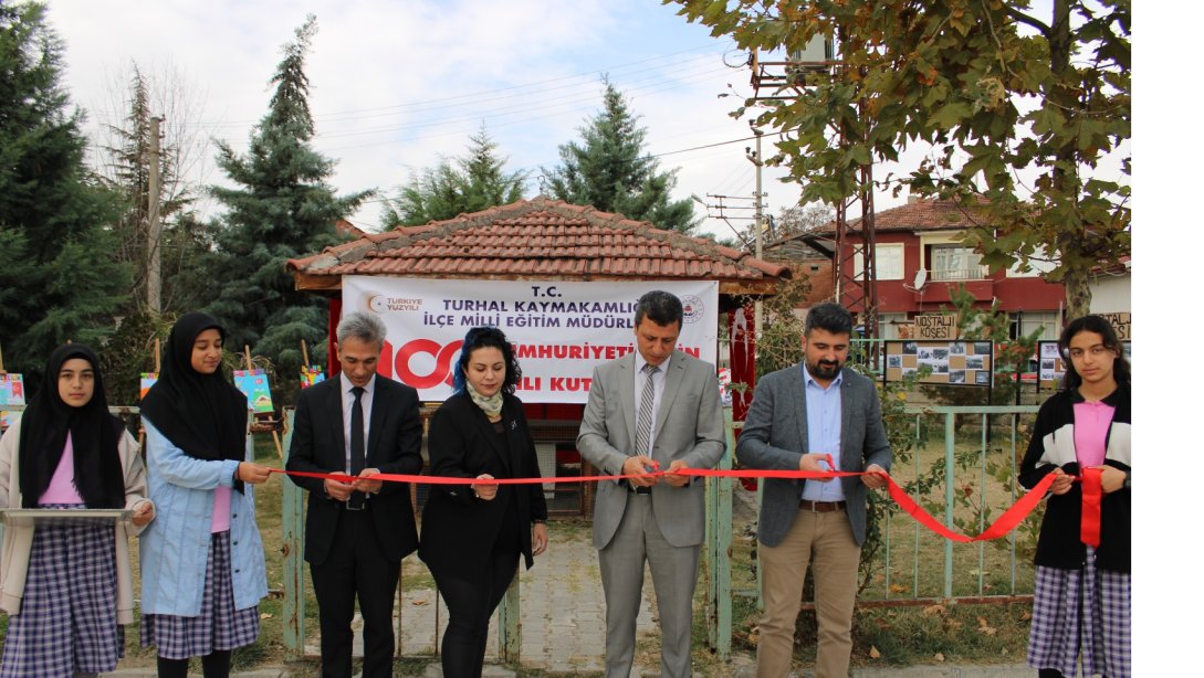 Ahmet Dinçer İmam Hatip Ortaokulu 100. Yılda Cumhuriyet Temalı Resim Sergisi Açıldı